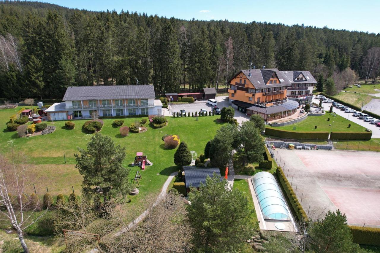 Hotel SLUNEČNÁ LOUKA Lipno nad Vltavou Buitenkant foto