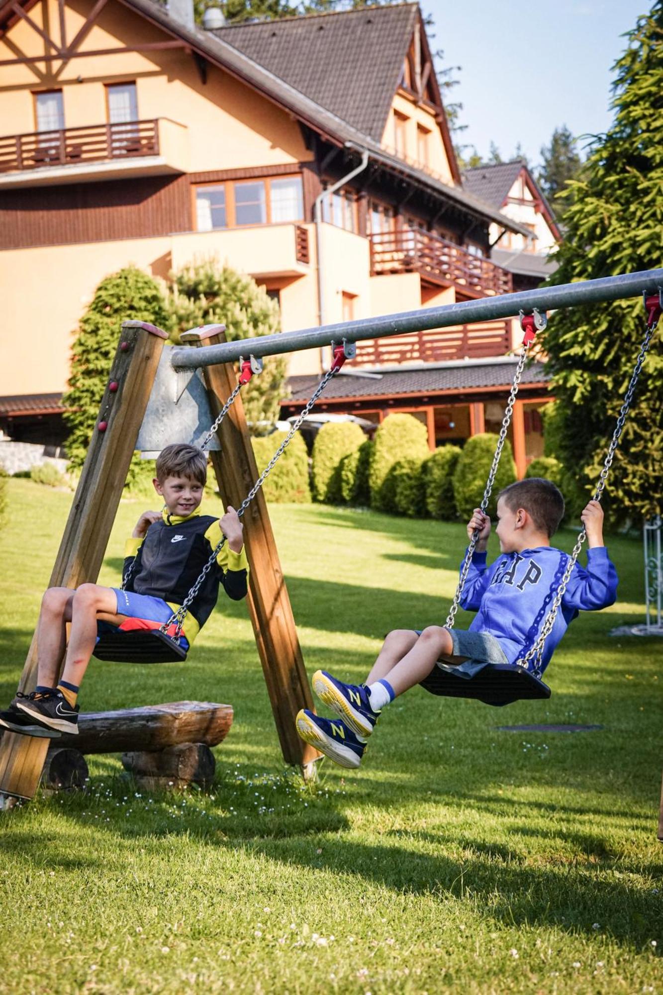 Hotel SLUNEČNÁ LOUKA Lipno nad Vltavou Buitenkant foto